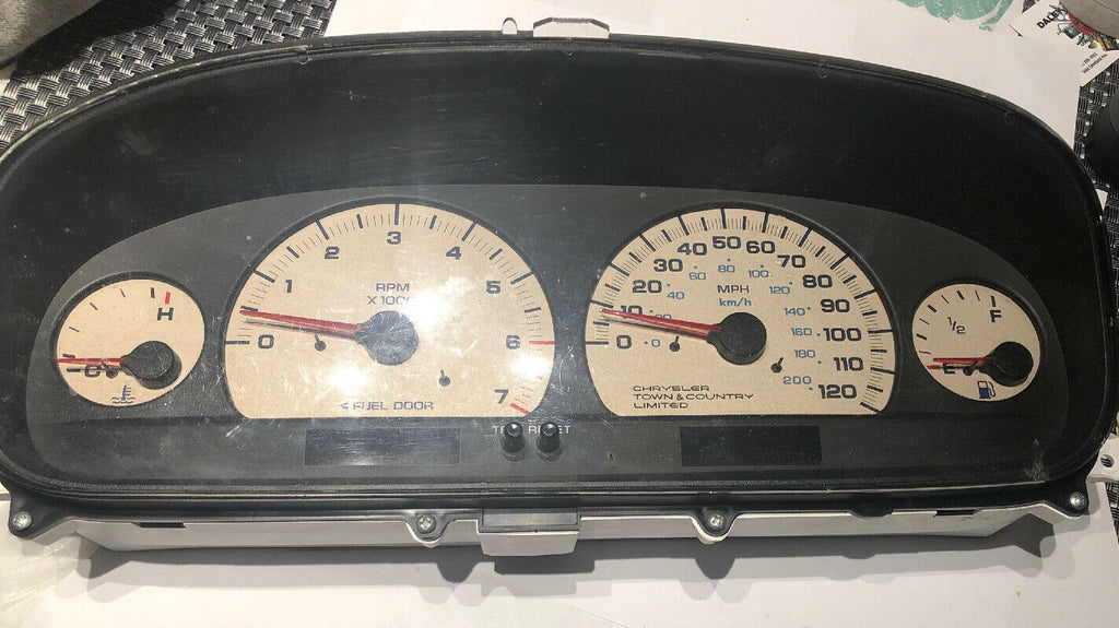 1999 2000 Chrysler Town & Country  Instrument Cluster Speedometer  121,876 Miles