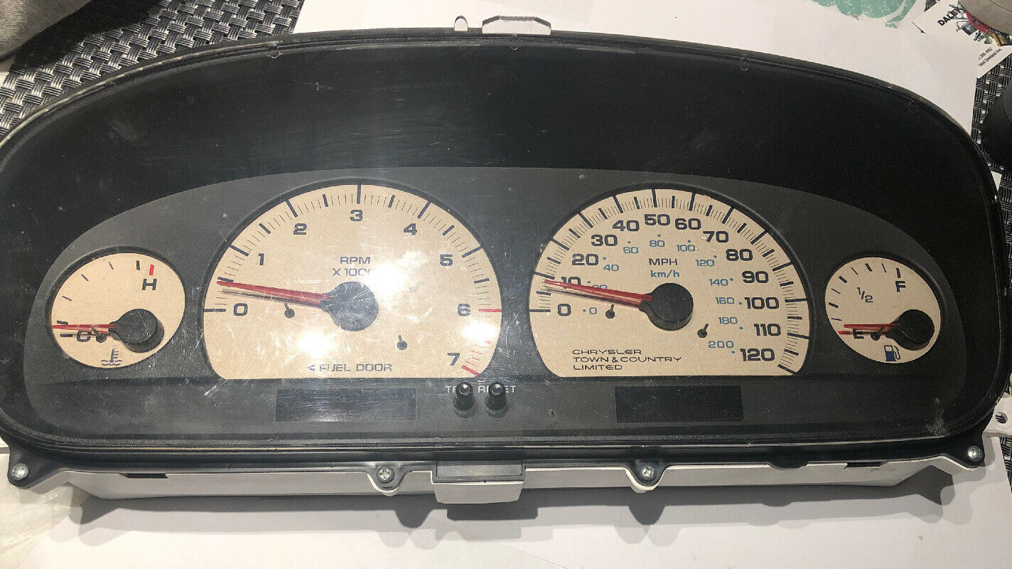1999 2000 Chrysler Town & Country  Instrument Cluster Speedometer  121,876 Miles