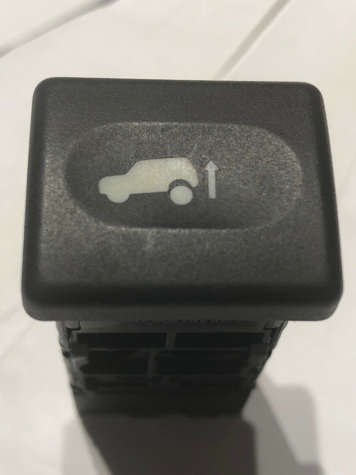 2012 - 2017 LAND RANGE ROVER EVOQUE REAR TRUNK OPEN RELEASE SWITCH BUTTON OEM