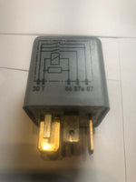 FUEL PUMP RELAY # 372 - AUDI 100 90 A4 A6 A8 VW PASSAT - 4D0951253