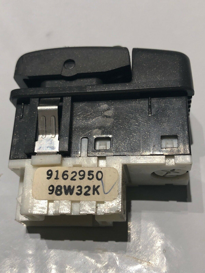 1998  Volvo  S70  Sunroof  Switch   9162950