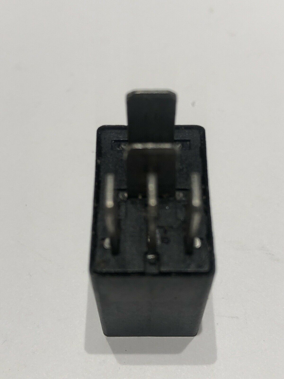 TE Connectivity V23074-A2001-A403 12V Plug-In Micro Automotive Relay NEW