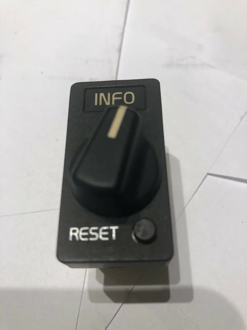 Volvo 850 VDO Computer Control Switch Info Trip Reset Button 9128543 OEM by Volvo