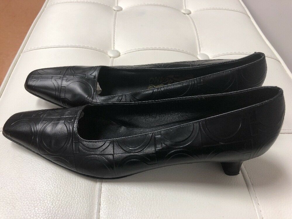Salvatore Ferragamo   black leather pumps  Size 8.5 2A