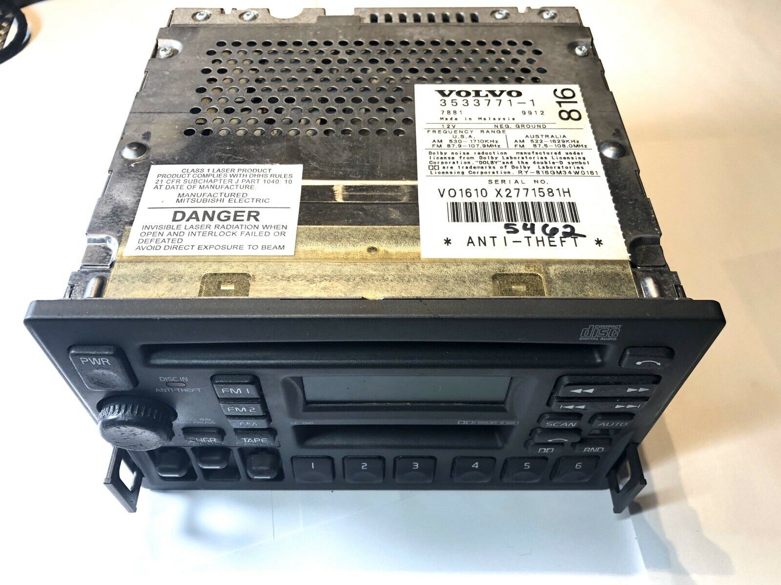98-04 03 02 01 00 Volvo v70 s40 v40 oem cassette player radio stereo 3533741-1