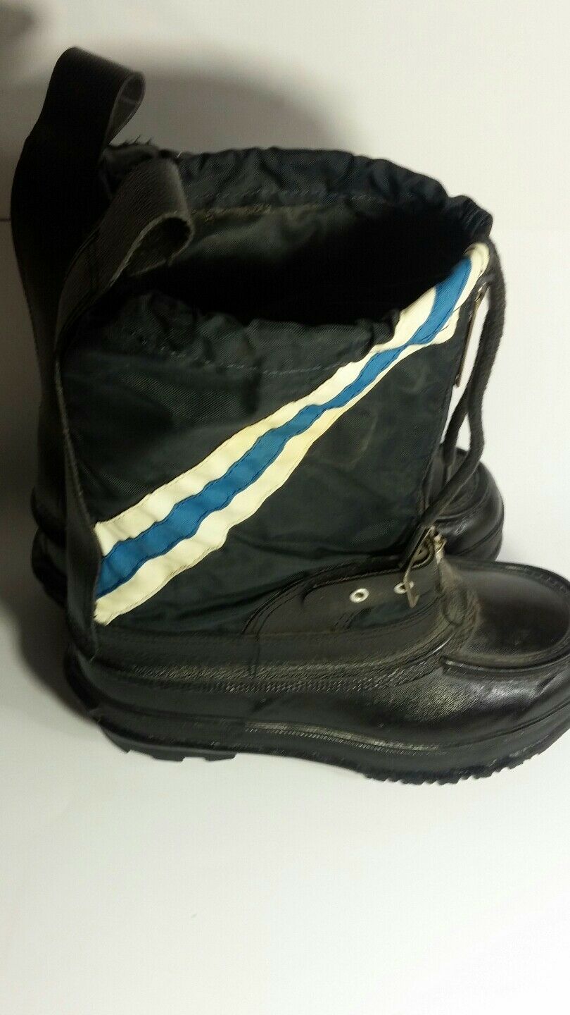 KIDS BLACK BOOT. SIZE 4. WITH STRIPE FROM KOREA. PLASTIC & CANVAS. NEW W/OUT TAG
