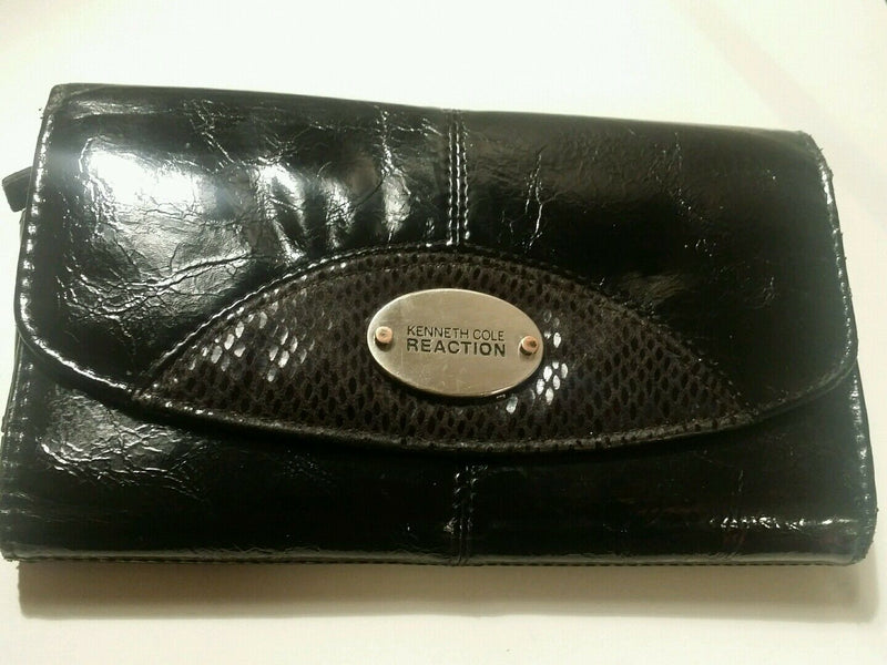 kenneth cole black patent leather clutch wallet with signature linning inside