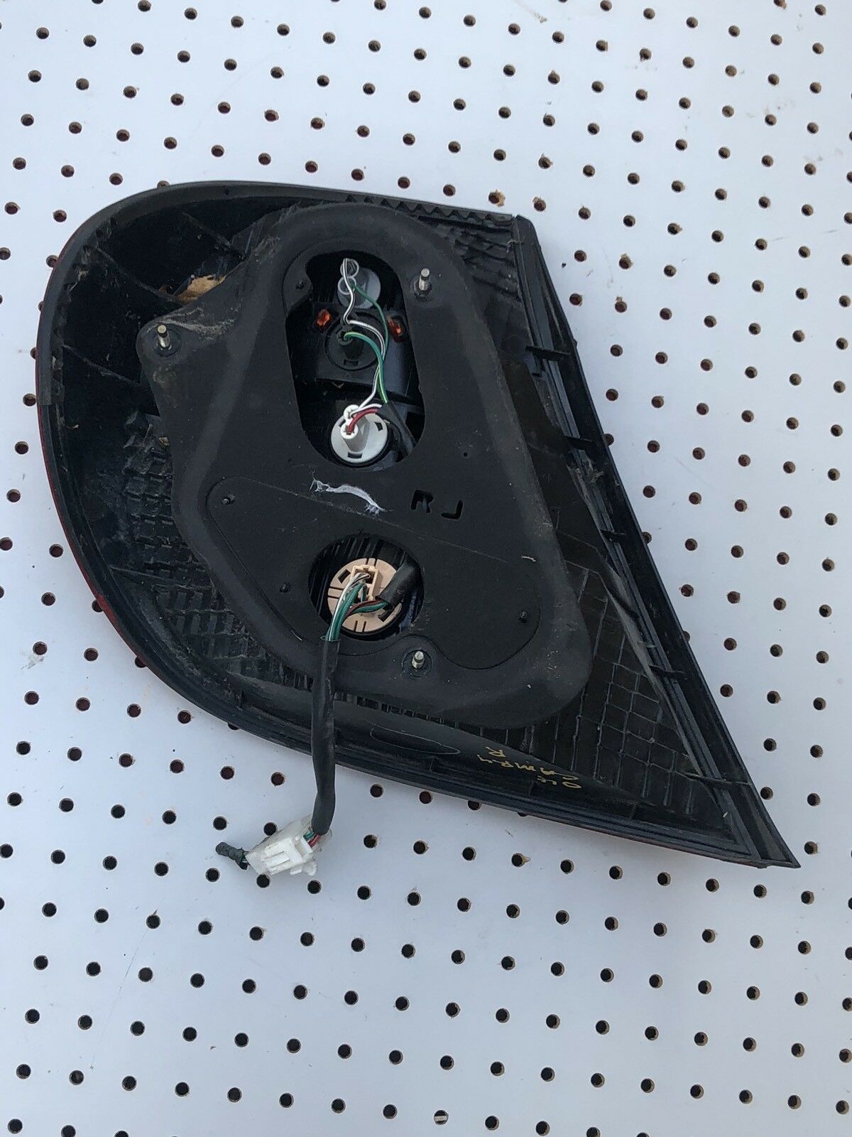 New Passenger Side Right Tail Lamp Lens and Housing 81551AA050