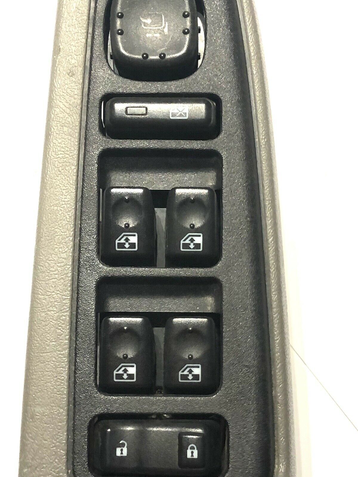 2003-2006 ESCALADE TAHOE YUKON DRIVER SIDE POWER WINDOW MASTER SWITCH 15186208
