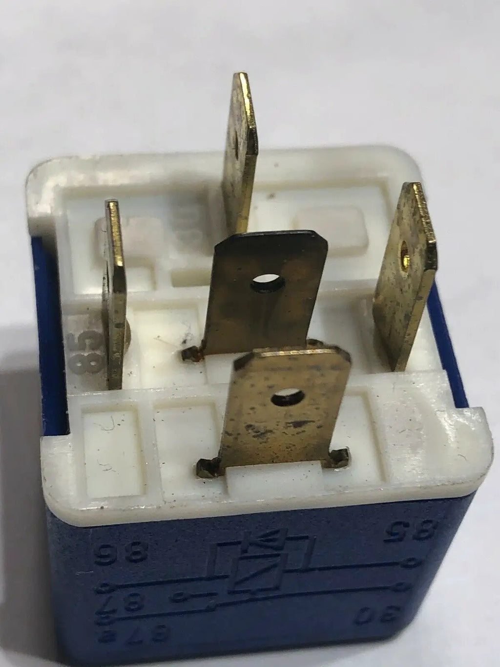 Volvo Relay 9130270 HELLA by Hella