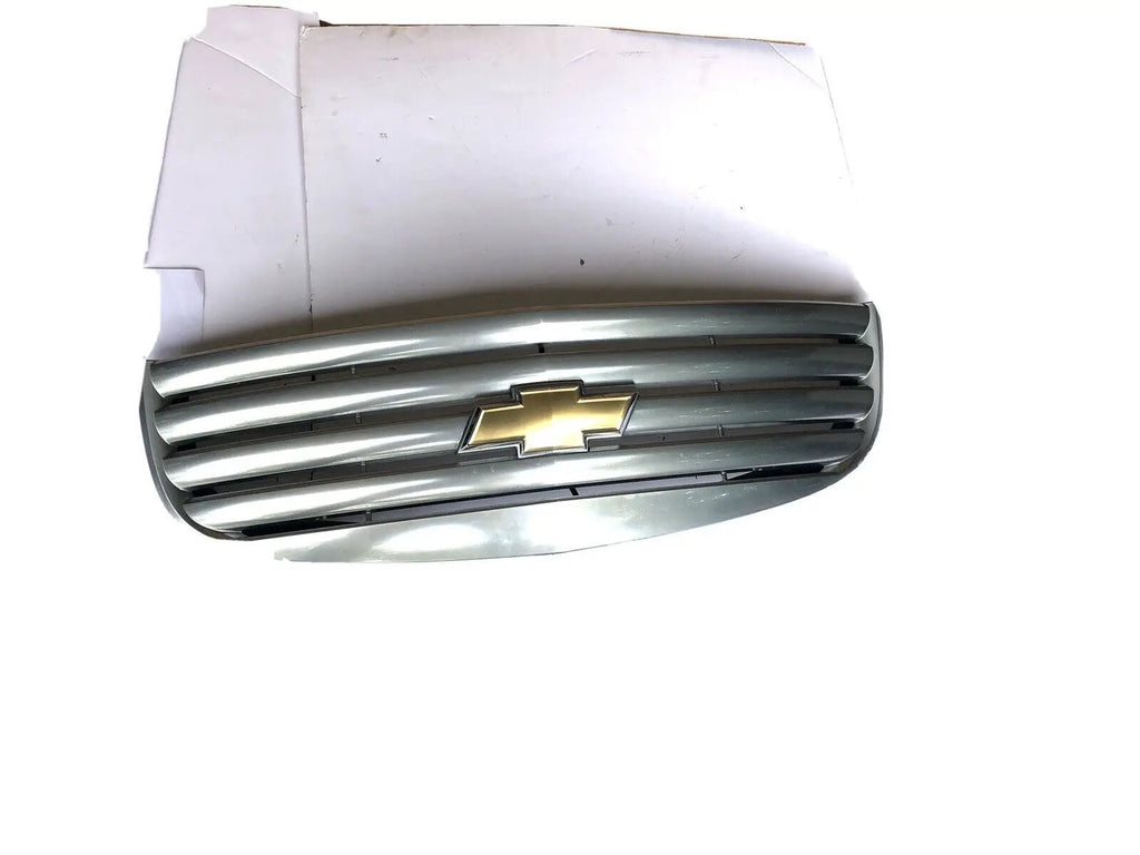 OEM 2006 2007 2008 2009 2010 2011 Chevy HHR Front Bumper Chrome Grille 20836146 by Chevrolet