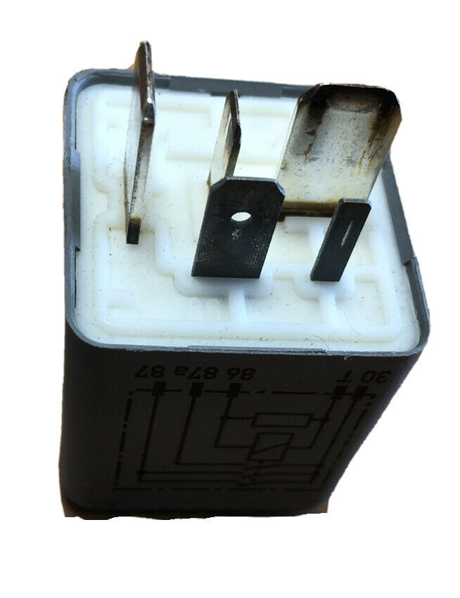 Fuel Pump Relay 372 Fit For Audi A4 S4 A6 S6 S8 Allroad VW Passat 4D0951253