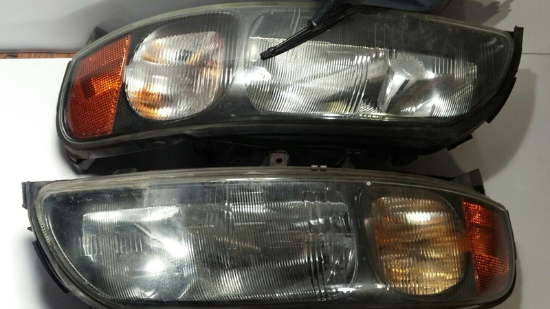 2001 VOLVO V70XC PASSenger.& DRIVER SIDE HEADLIGHT with wiper