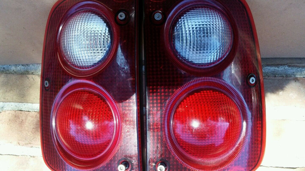 03 LANDROVER FREELANDER Rt./Lt TailLight OEM driver/pass. side 22960104 XFP00010