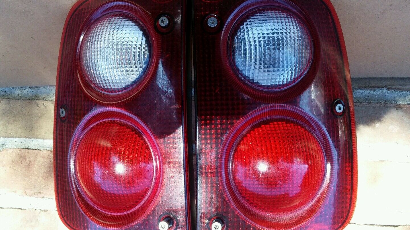 03 LANDROVER FREELANDER Rt./Lt TailLight OEM driver/pass. side 22960104 XFP00010