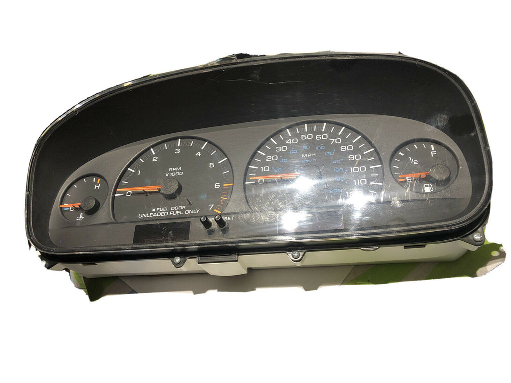 97 98 99 00 Chrysler Town & Country Instrument Cluster Speedometer 04685516 OEM