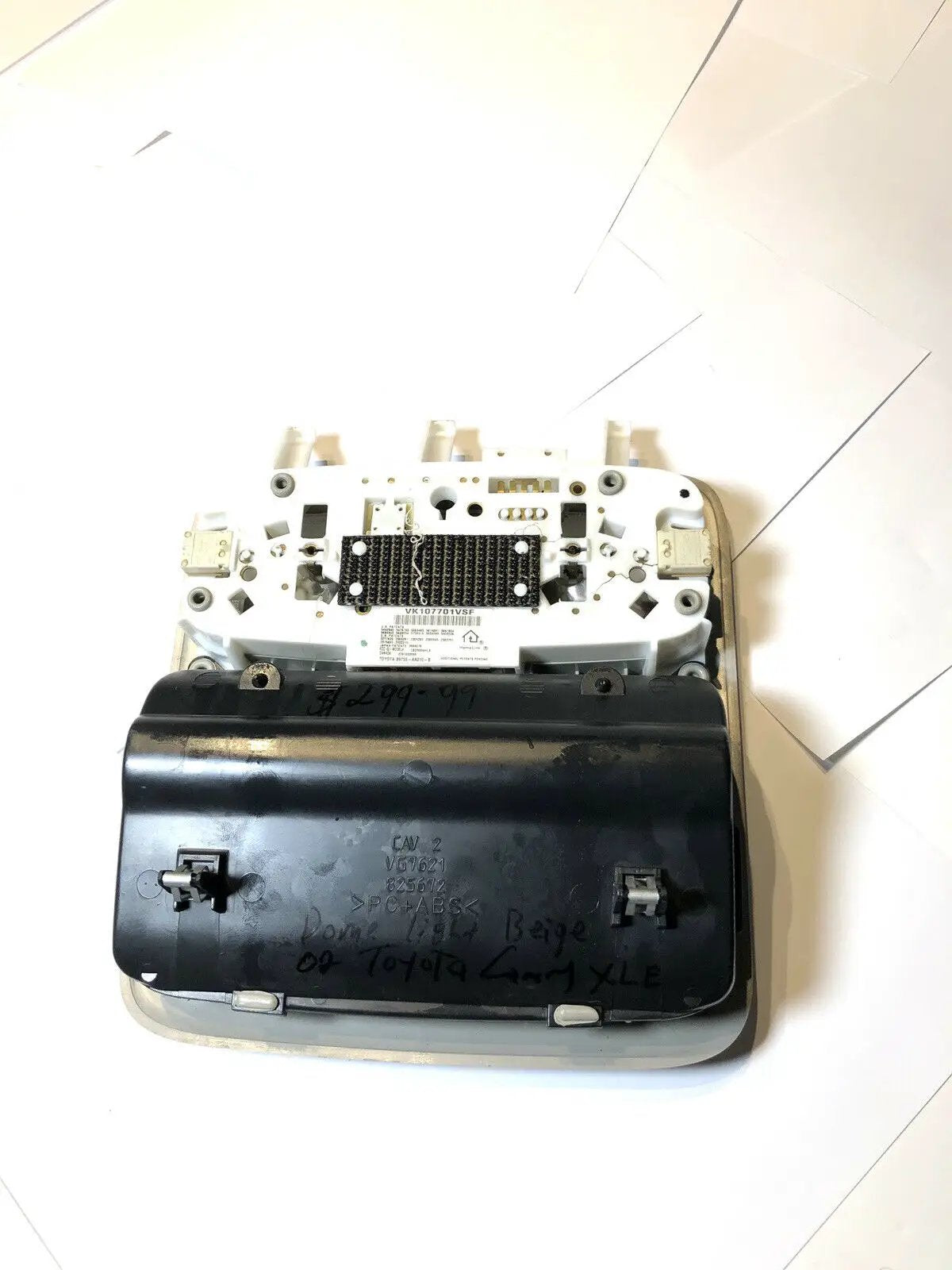 Toyota Camry 2002-2006 Dome Light Overhead storage map reading lamp Sunroof OEM. by Toyota