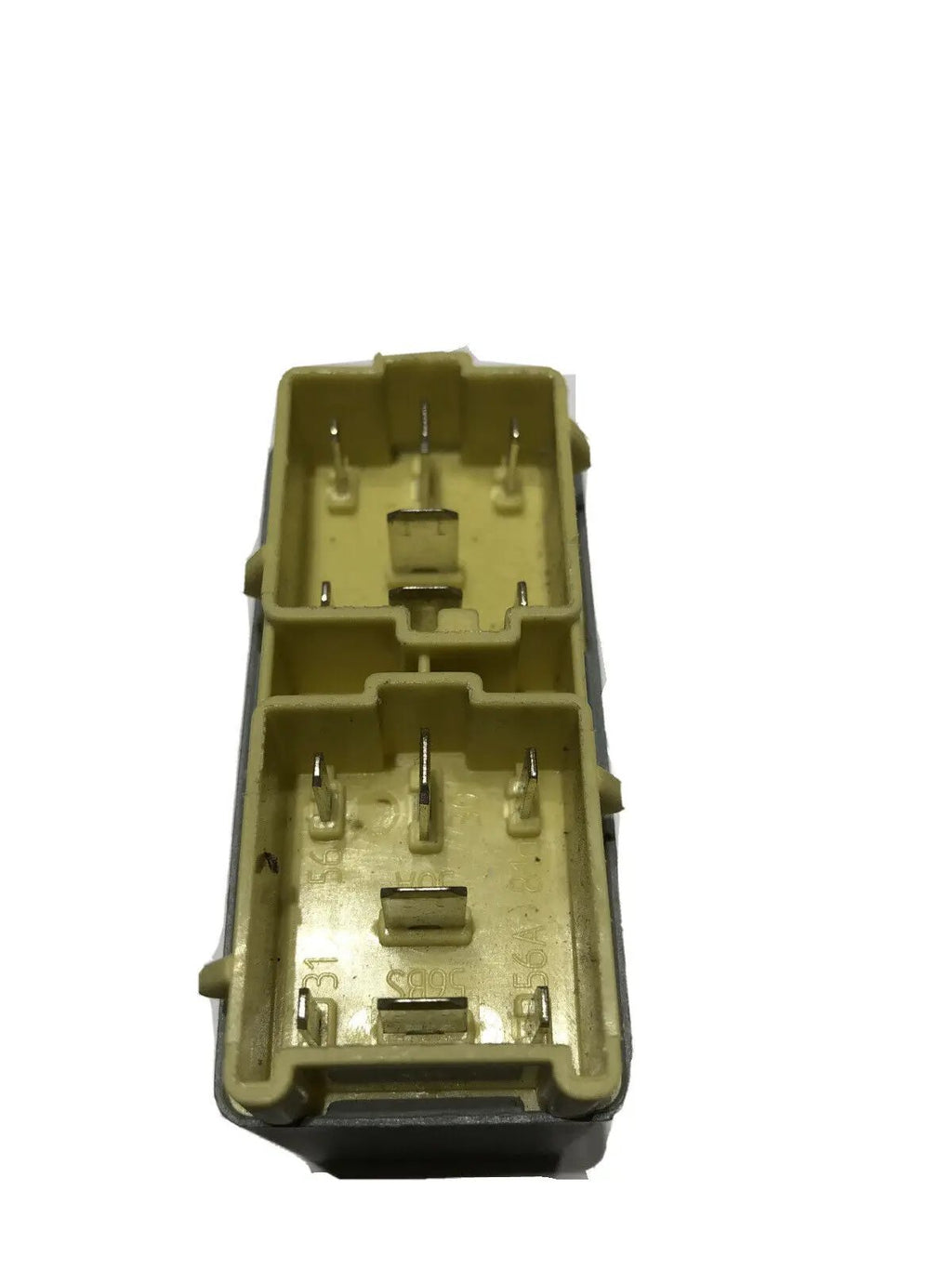 A104/E108 Original Volvo V70 LIGHT CONTROL RELAY 12V 9483309 895185000 by Volvo