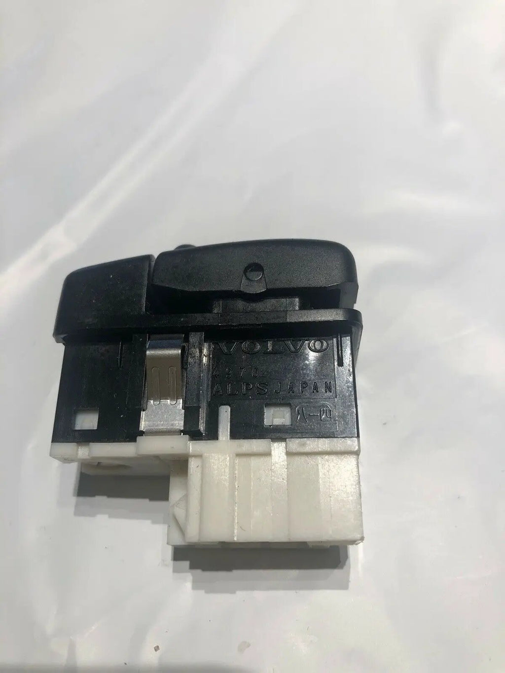 Volvo 850 Power Sunroof Window Sun Roof Control Switch Button 9128537 OEM by Volvo