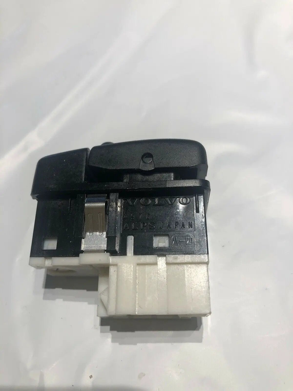 Volvo 850 Power Sunroof Window Sun Roof Control Switch Button 9128537 OEM by Volvo