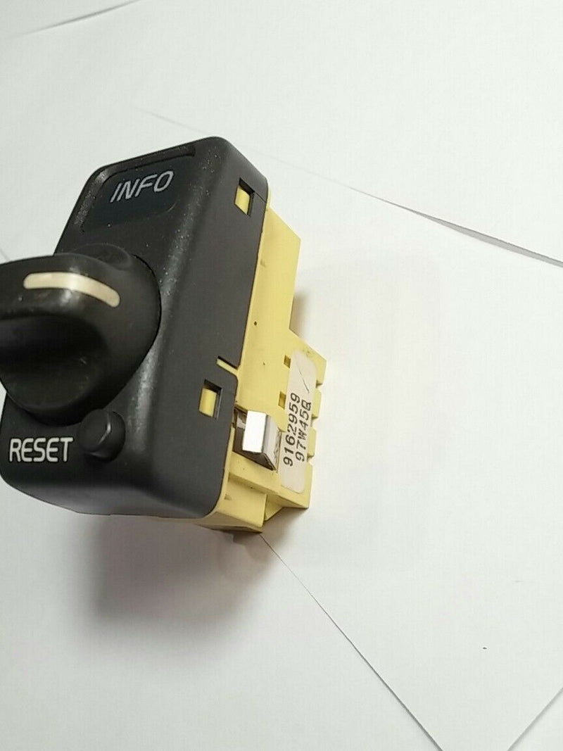 1998-2000 VOLVO V70  S70 INFO RESET SWITCH OEM 9162959, 97W45Q. OEM