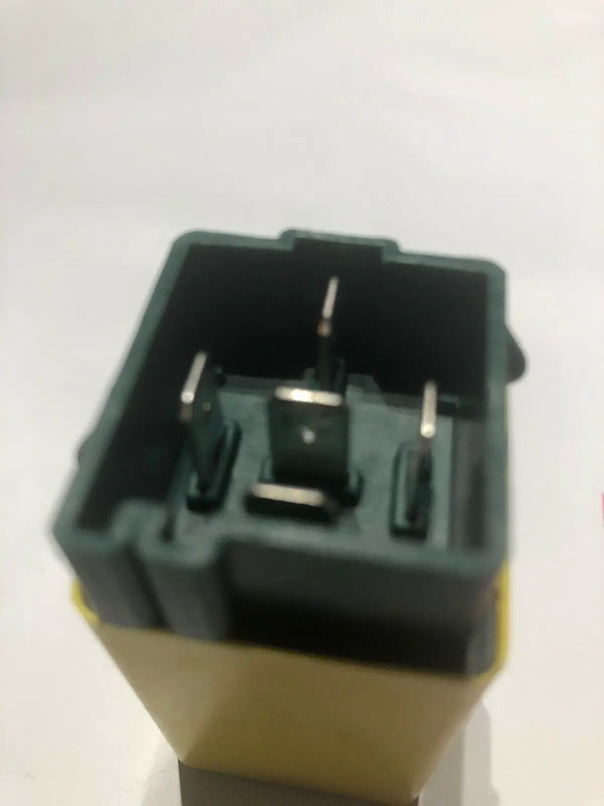Volvo 850 OEM Fuel Pump Control Relay Fuse 9434013 9441029 by Volvo