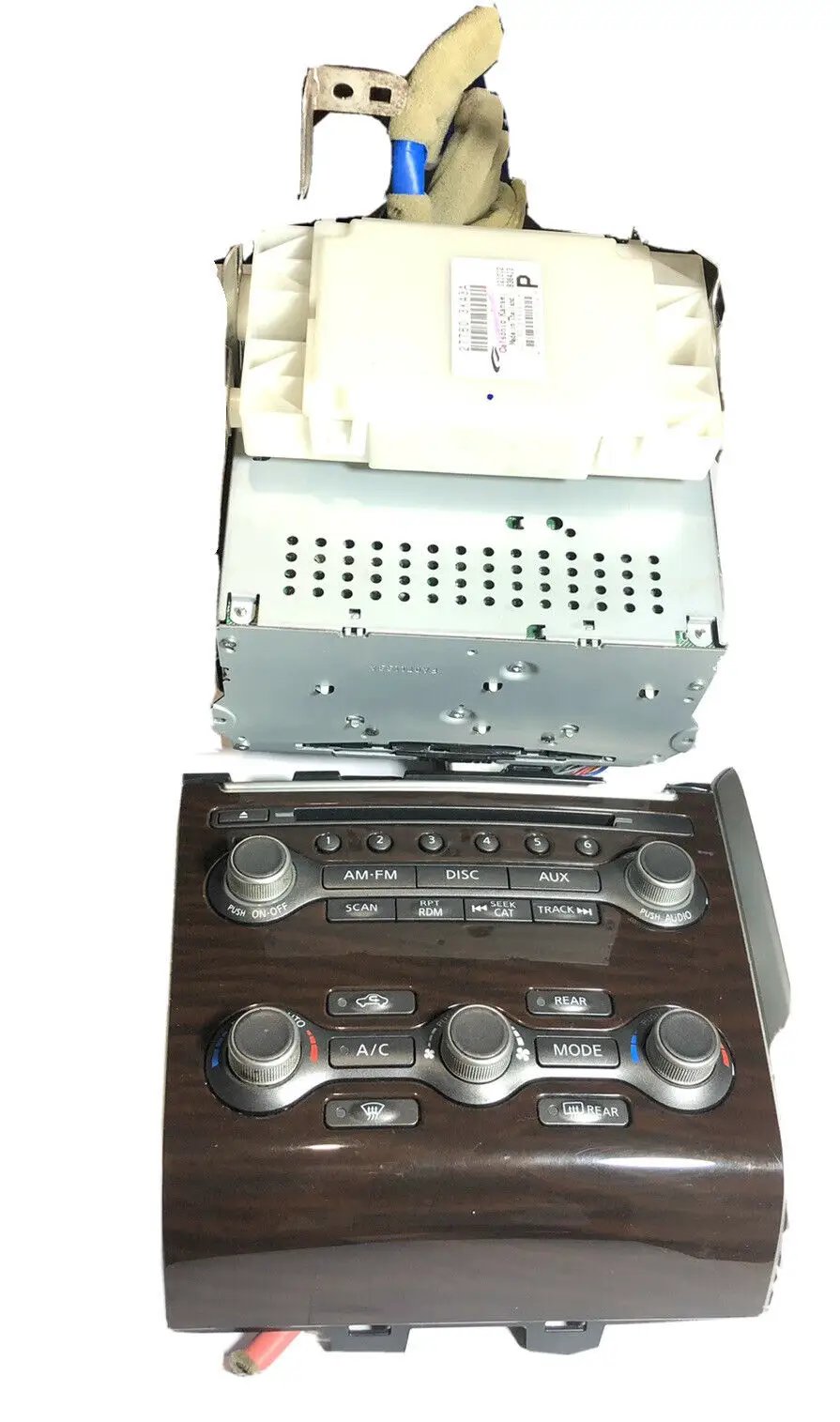 2013 - 2016 Nissan Pathfinder Radio 6 Disc Cd Player FM AM AUX 28185-3KA1A OEM by Nissan