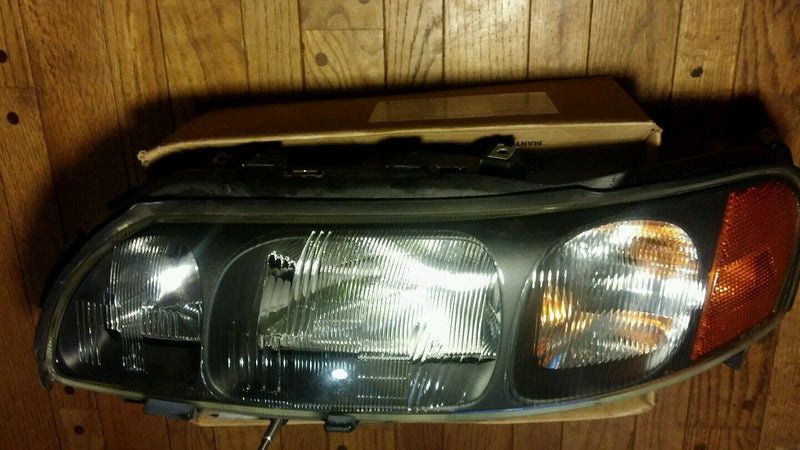 2001,00 VOLVO right DRIVER SIDE Replacement Headlight Assembly For  S-80 OEM