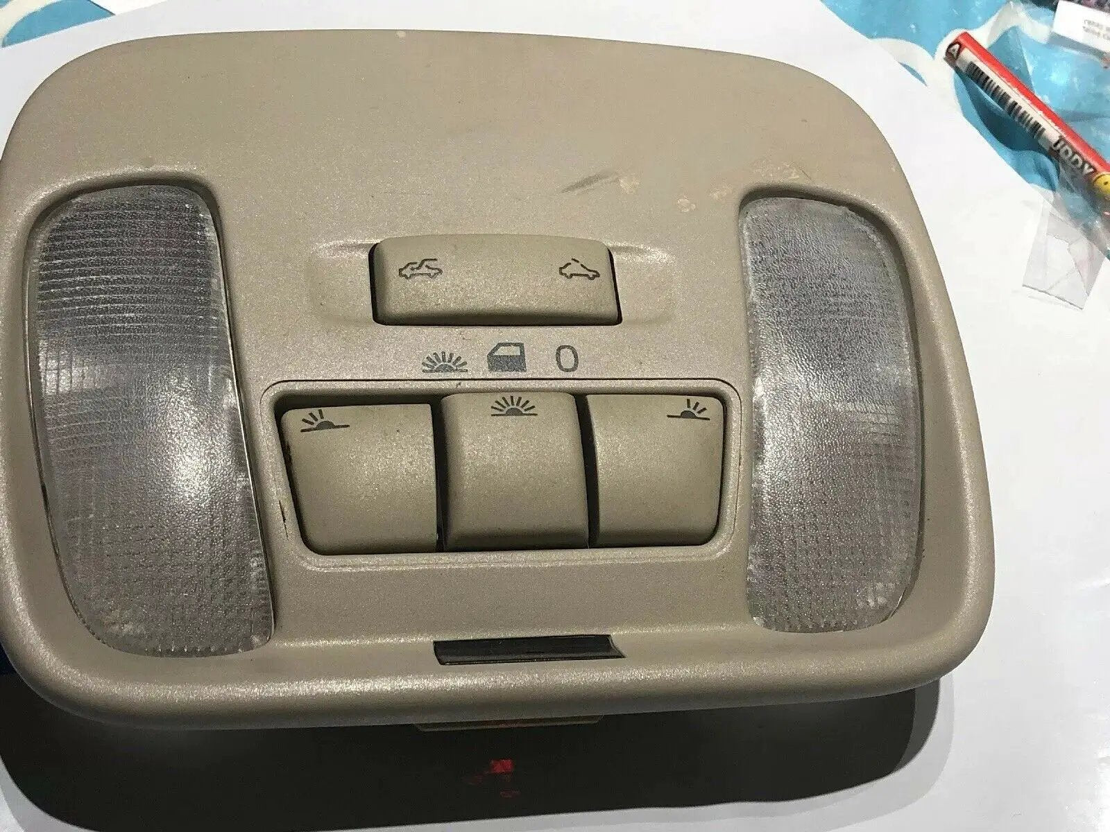 Volvo OEM Beige Overhead Dome Light/Lamp Control for 4 Cyl S40 V50 2001-2004 by Volvo