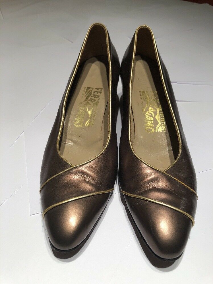 Vintage Salvatore Ferragamo 7.5 AAA Back Pumps