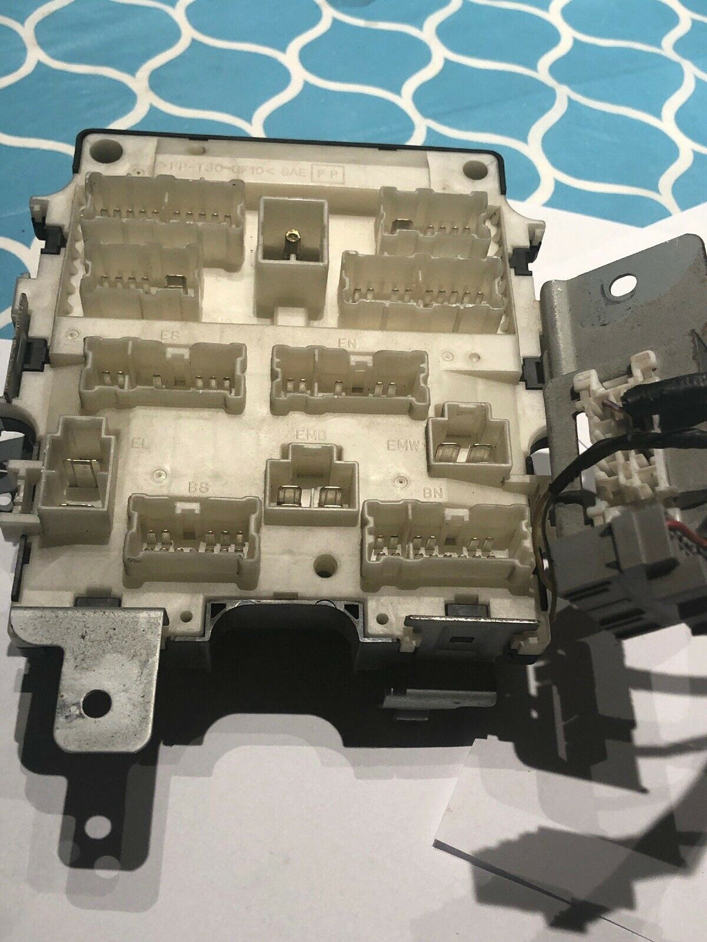 98 MAXIMA INTERIOR UNDER DASH FUSE BOX