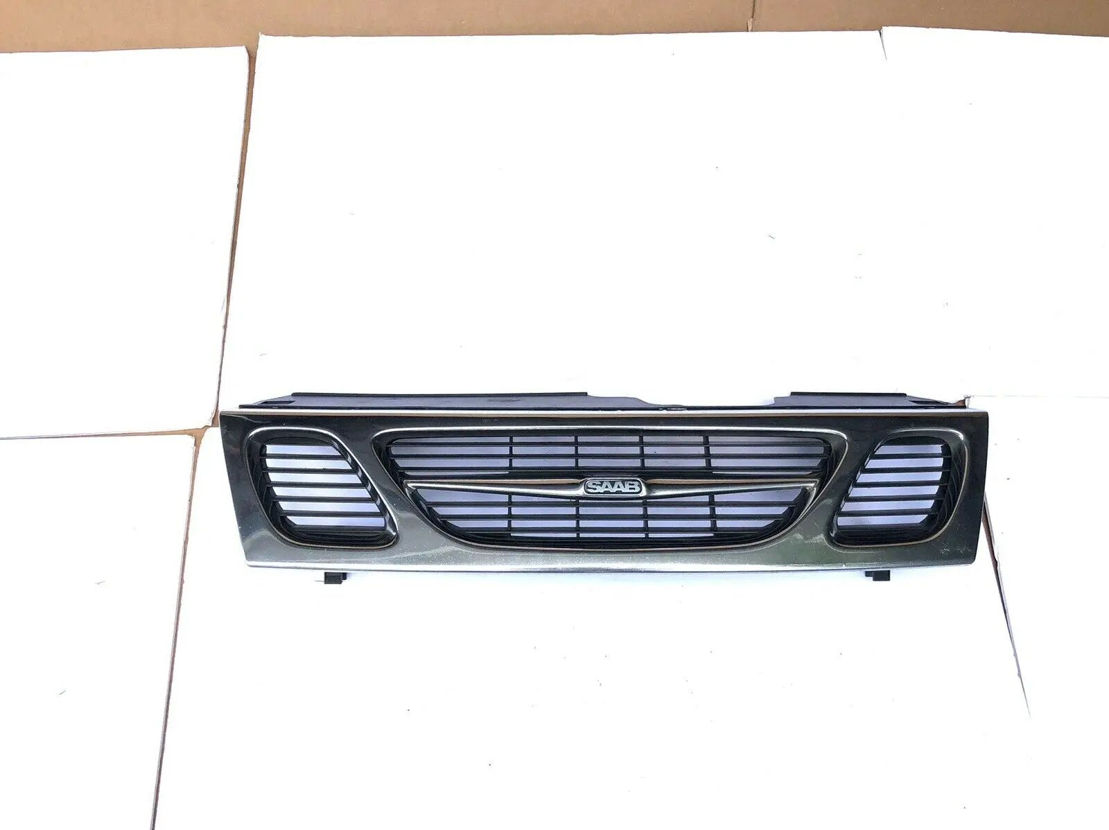 SAAB 9-5 2001 YEAR FRONT GRILLE CHROME 583000002 4677217 by Saab