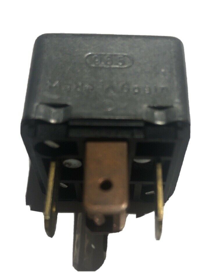 BOSCH Silver Spur 12V Main Relay #0332204101