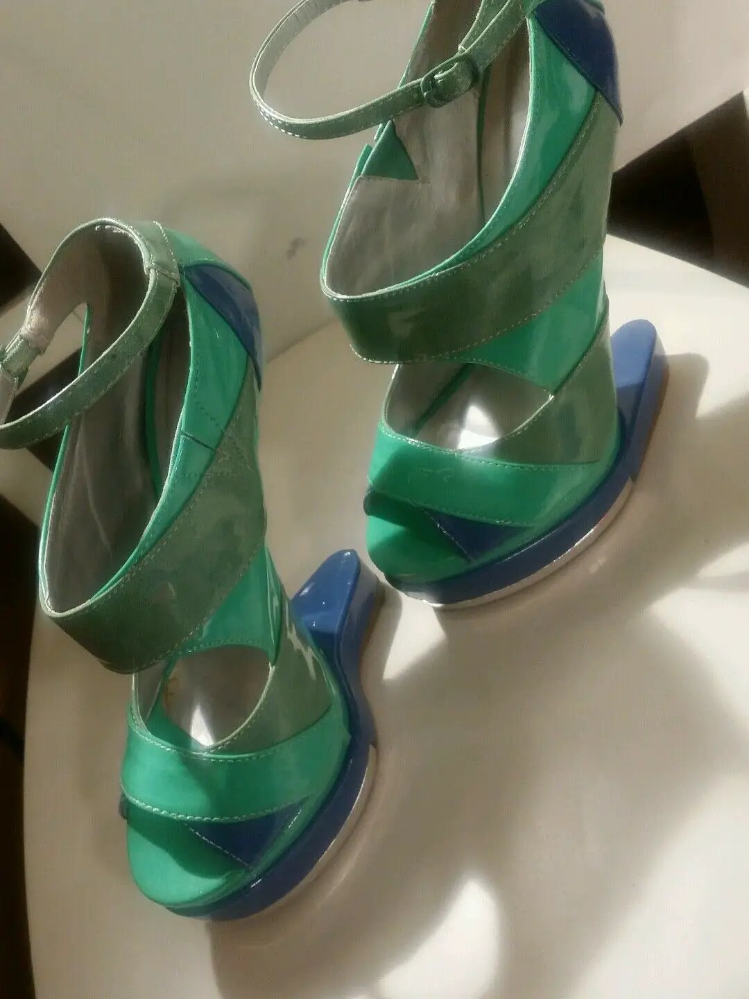 Green multi colored patent leather shoe replic size 8 by shoe republic la