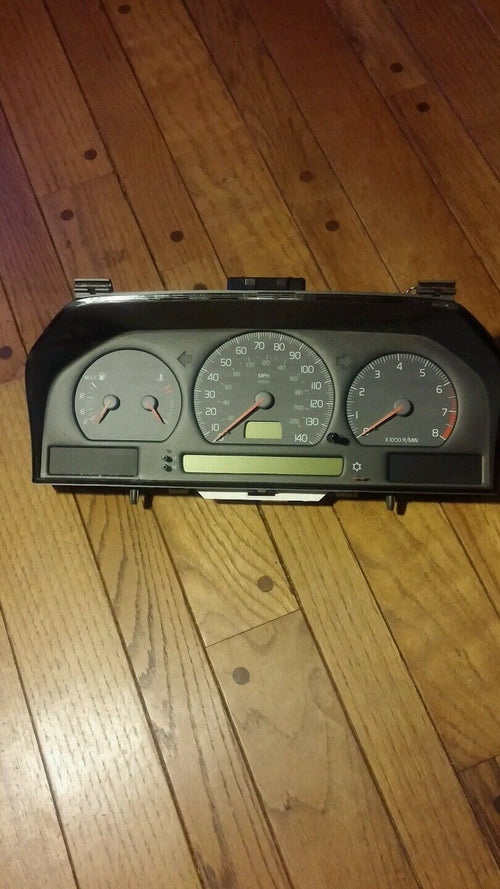 99 00 VOLVO V70 DASH INSTRUMENT CLUSTER 9168144 186K W/HANESS CONNECTORS