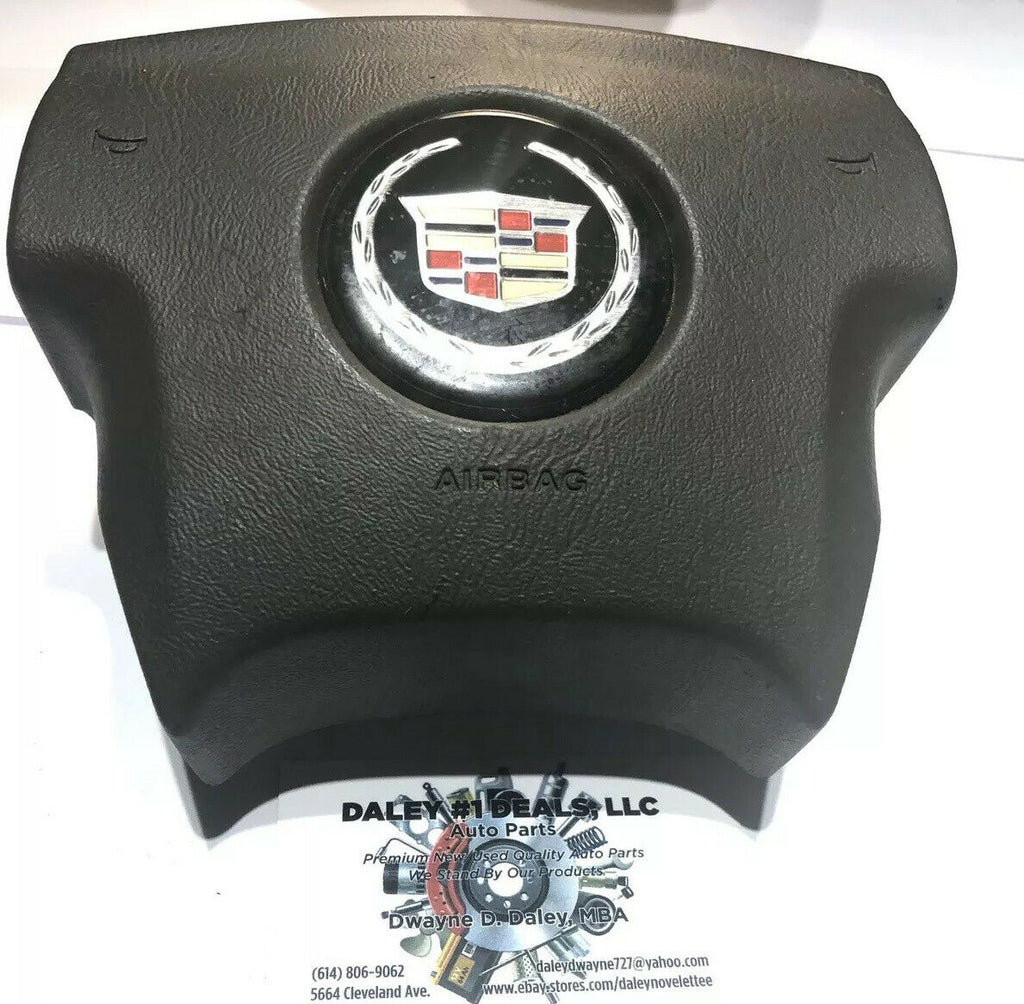 This product is an OEM driver steering wheel airbag for a Cadillac Escalade, which is a direct fit for the motor vehicle airbag parts category. It is a safety system component, not a steering wheel or general body part.