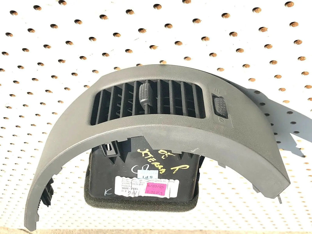 Nissan Xterra 05-08 Center Dash AC Vent - Used by Nissan