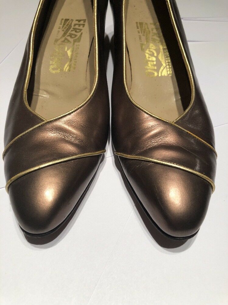 Vintage Salvatore Ferragamo 7.5 AAA Back Pumps