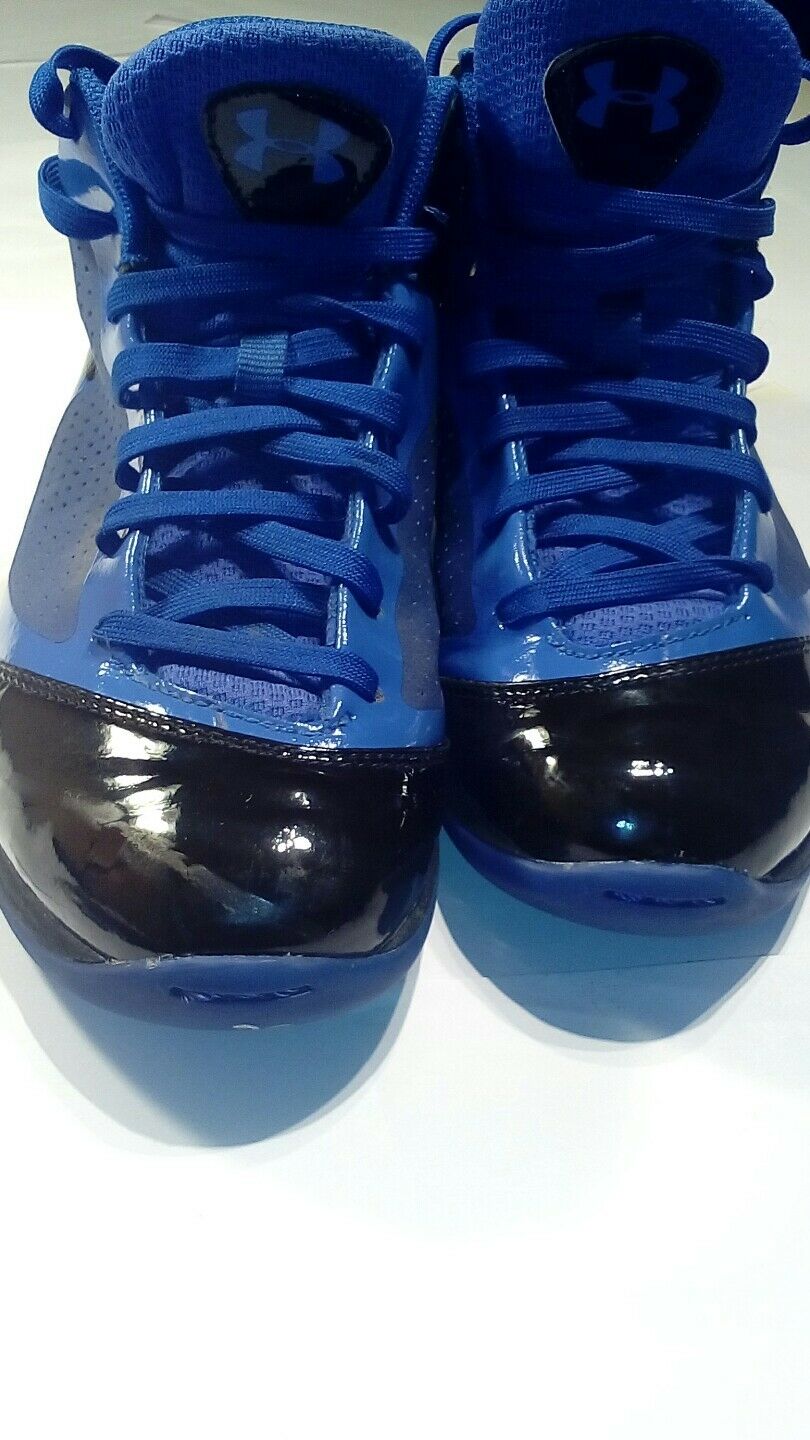 under Armour blue and black high top tennis sjoes size 5.5