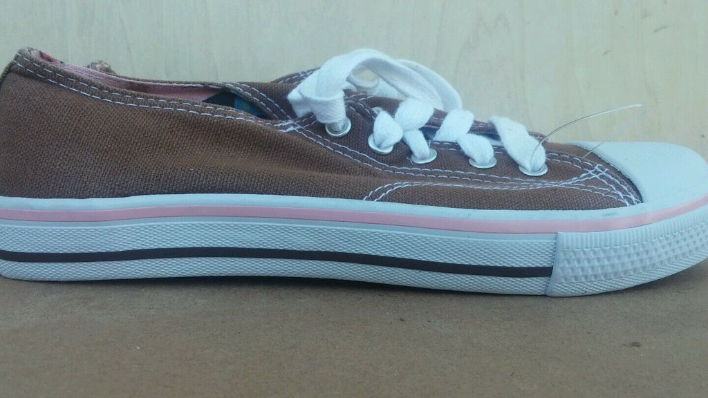 Lady shoes Xhilaration SZ 4.5 brown/w white laces