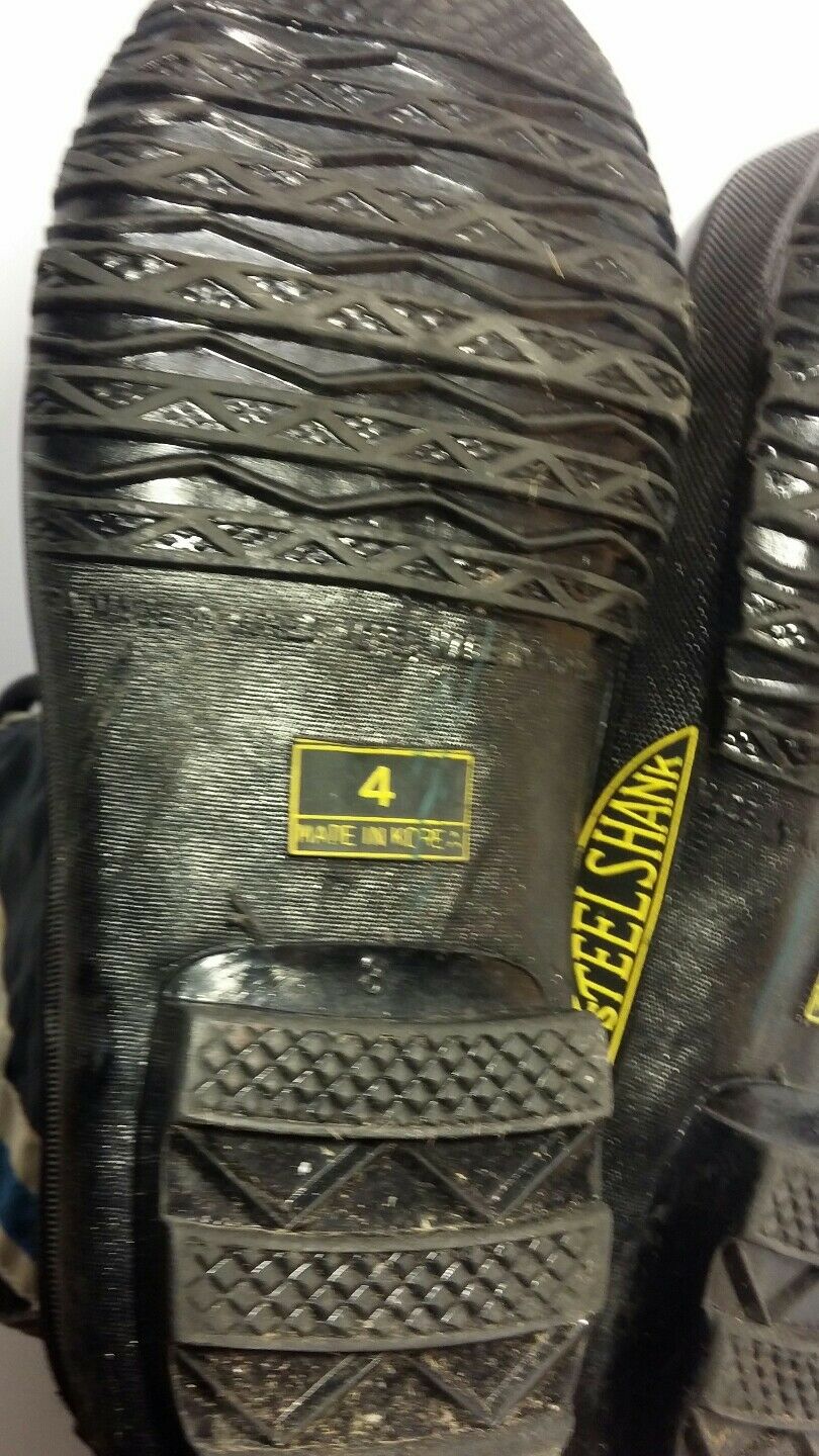 KIDS BLACK BOOT. SIZE 4. WITH STRIPE FROM KOREA. PLASTIC & CANVAS. NEW W/OUT TAG