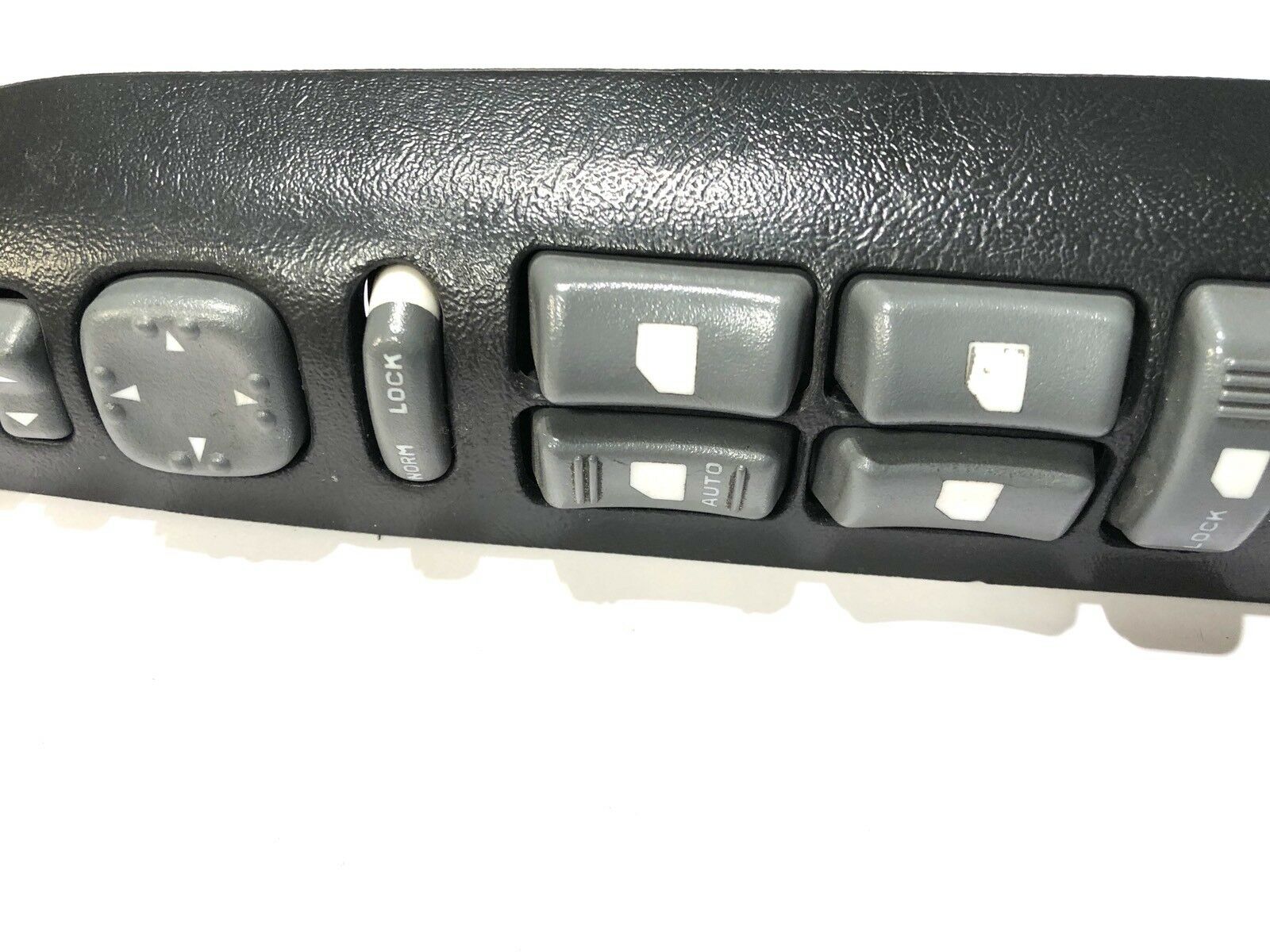 DRIVER LEFT FRONT DOOR SWITCH 1999-2005 BLAZER S10/JIMMY S15 / 1999-2001 BRAVADA