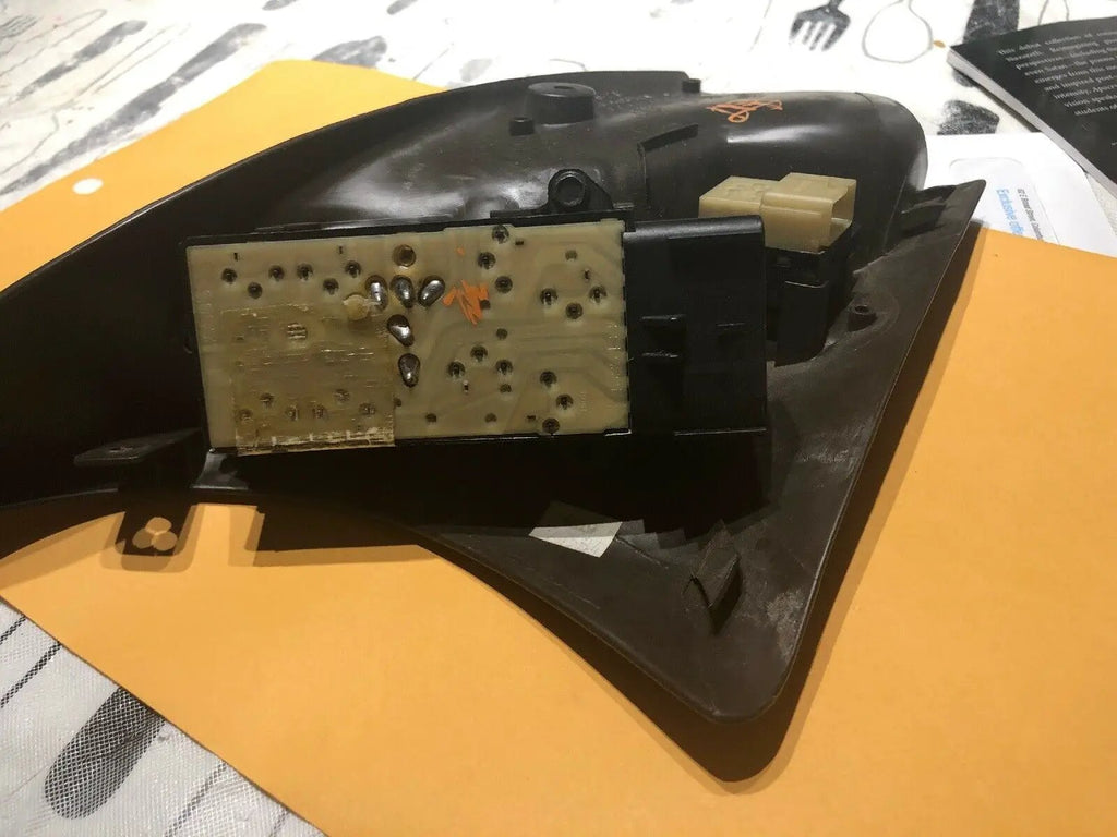 1999 Chrysler Town Country Window / Door Switches & Panel Drivers Side 85462B by DALEY1DEALS,LLC.