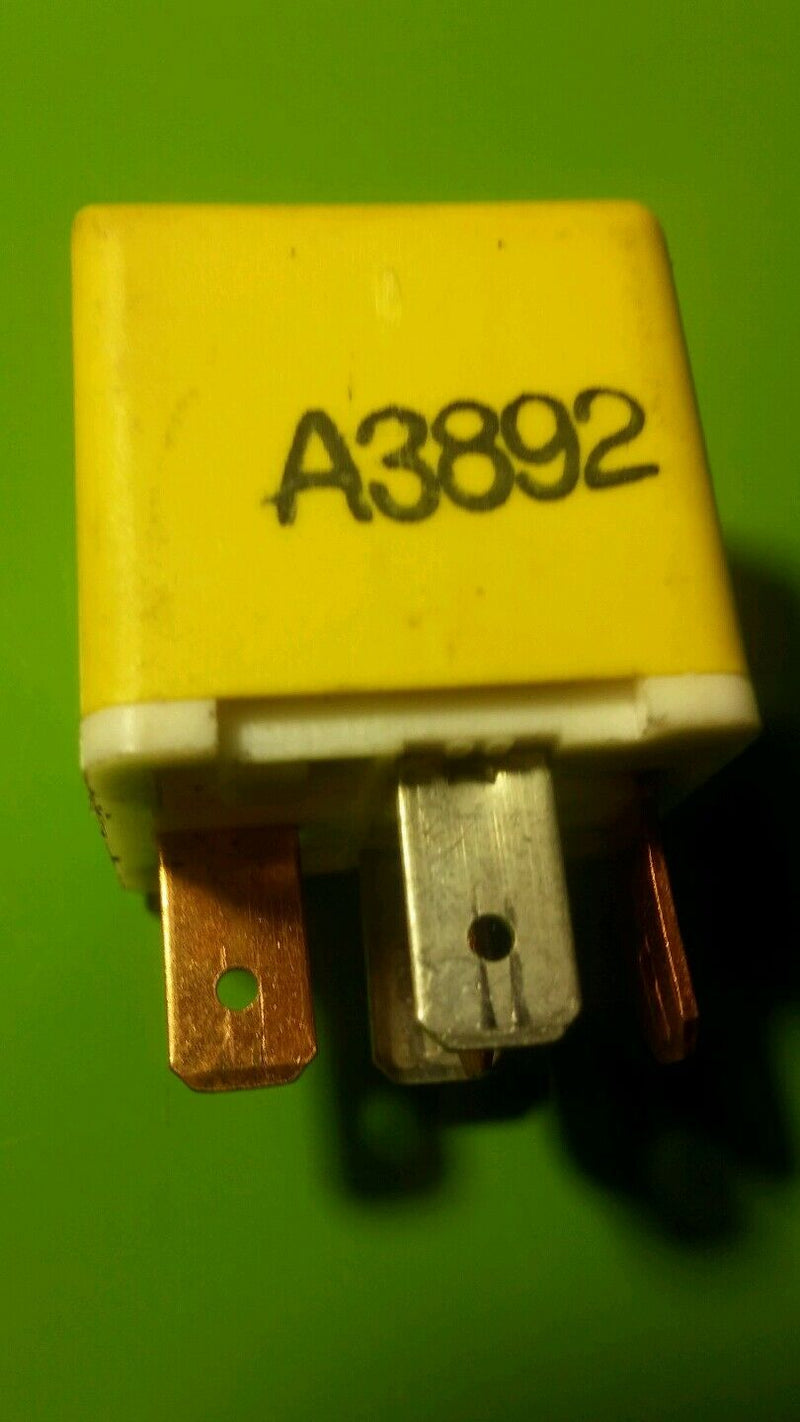 93 Volvo 940 Electric Radiator Fan Yellow - J - RELAY 1259925 Genuine OEM fuse