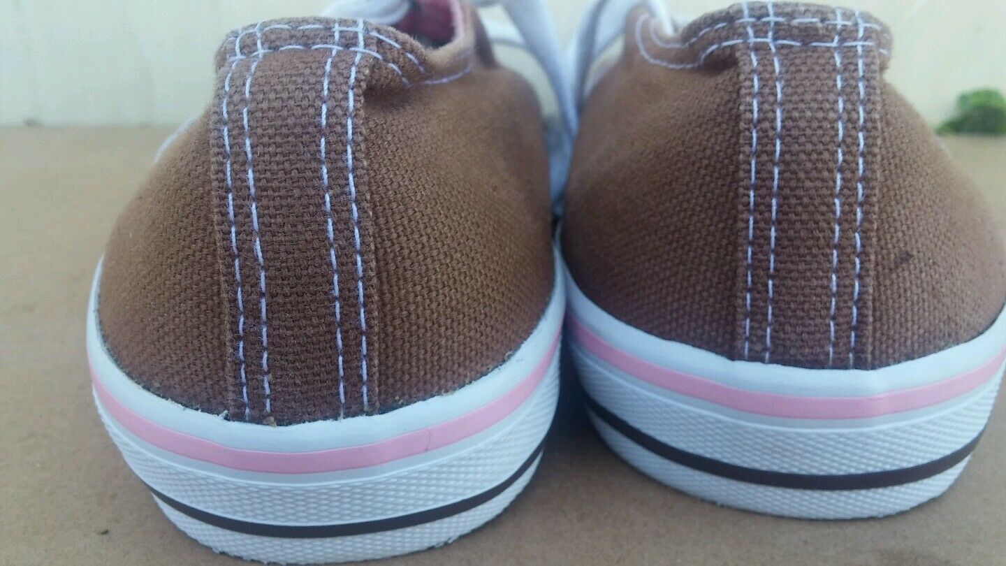 Lady shoes Xhilaration SZ 4.5 brown/w white laces