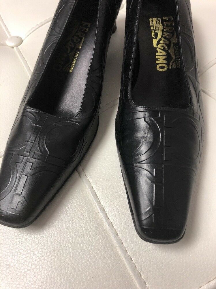 Salvatore Ferragamo   black leather pumps  Size 8.5 2A