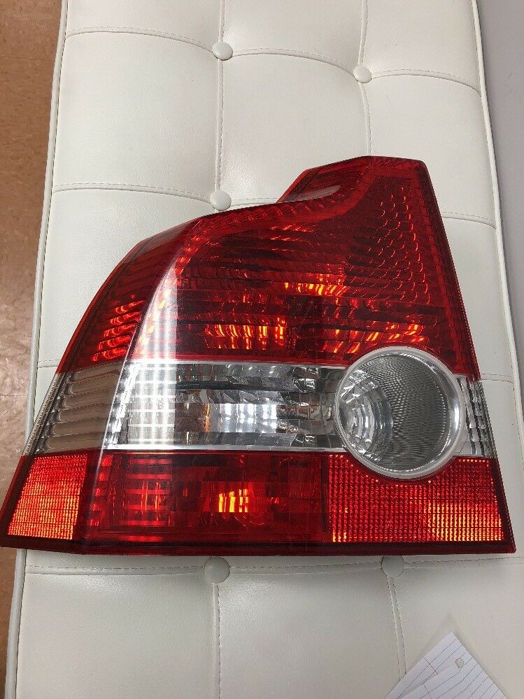 04-07 S40 DRIVER TAIL LIGHT LAMP left side taillight OEM bulb carrier S-40 NICE