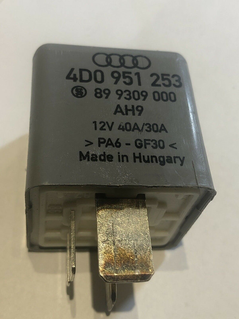 FUEL PUMP RELAY # 372 - AUDI 100 90 A4 A6 A8 VW PASSAT - 4D0951253