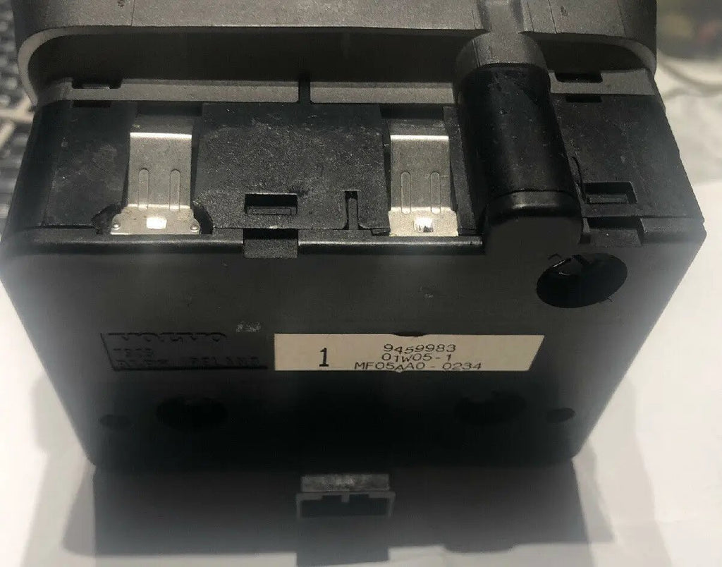 9459983; VOLVO S80 OEM Headlight Switch 99 00 01 02 03 by Volvo