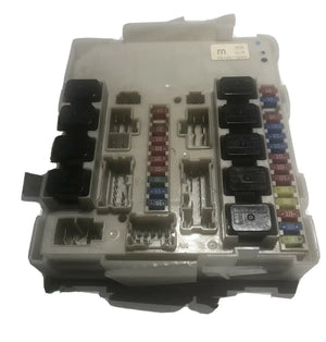 2004-2006 Titan Armada Xterra QX56 IPDM BCM Body Module Fuse Box 284B6-7S002